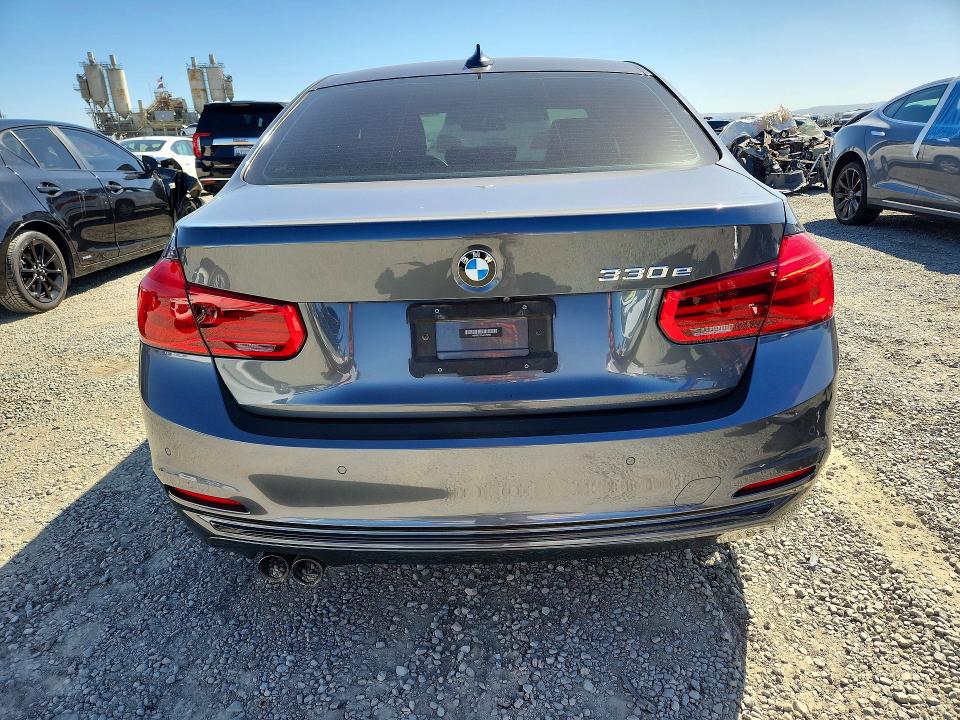 2018 Bmw 330e მანქანა იყიდება აუქციონზე, vin: WBA8E1C55JA178450, აუქციონის ნომერი: 70725226
