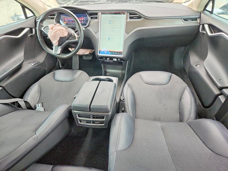 2015 Tesla Model S მანქანა იყიდება აუქციონზე, vin: 5YJSA1H25FFP77950, აუქციონის ნომერი: 70798786