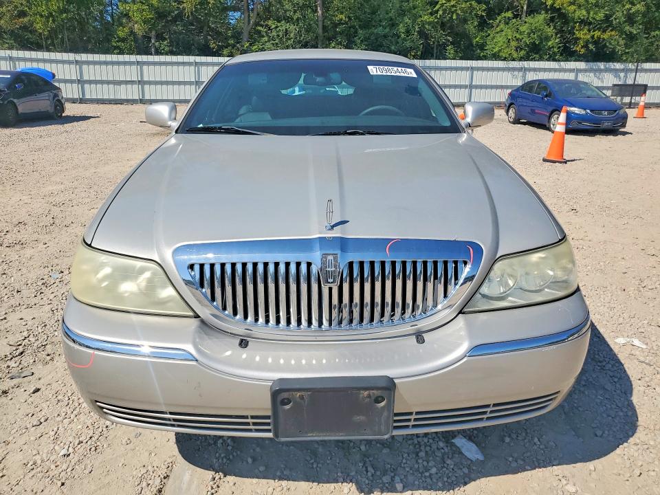 70985446 :رقم المزاد ، 1LNHM81W37Y639148 vin ، 2007 Lincoln Town Car مزاد بيع