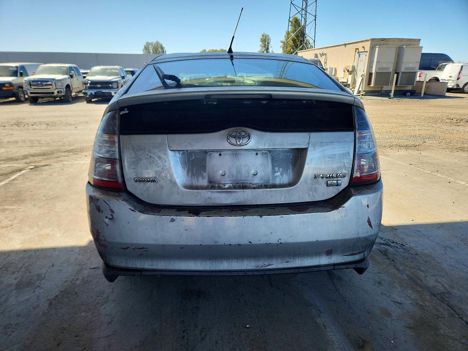 2005 Toyota Prius მანქანა იყიდება აუქციონზე, vin: JTDKB20U057040983, აუქციონის ნომერი: 70381046