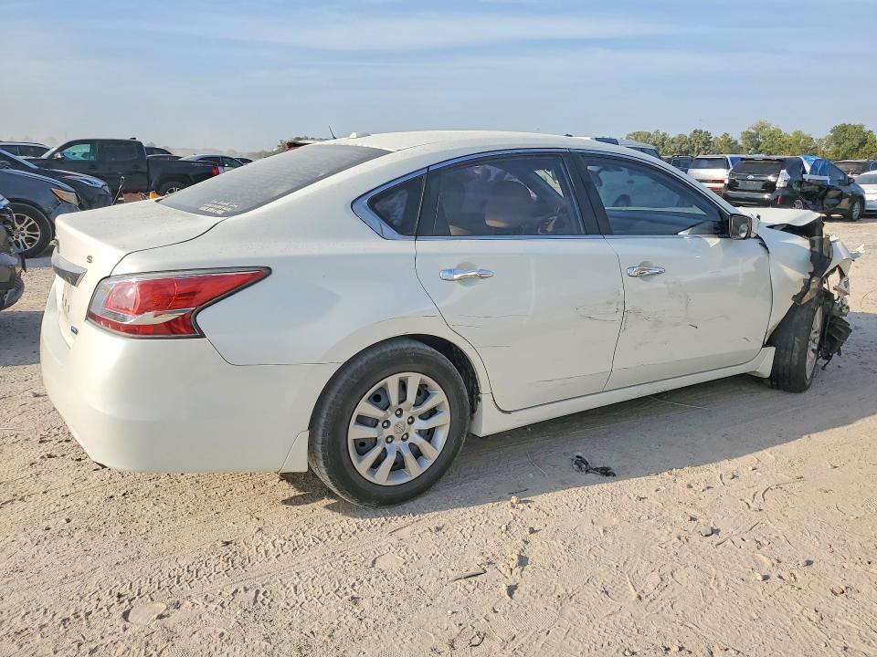 2014 Nissan Altima მანქანა იყიდება აუქციონზე, vin: 1N4AL3AP7EN235004, აუქციონის ნომერი: 70707746