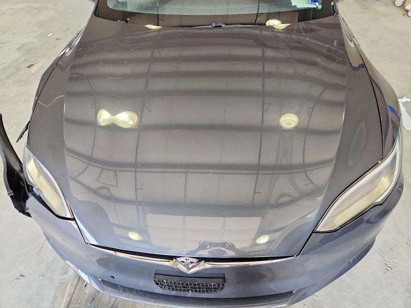 67422726 :رقم المزاد ، 5YJSA1E28JF247288 vin ، 2018 Tesla Model S مزاد بيع