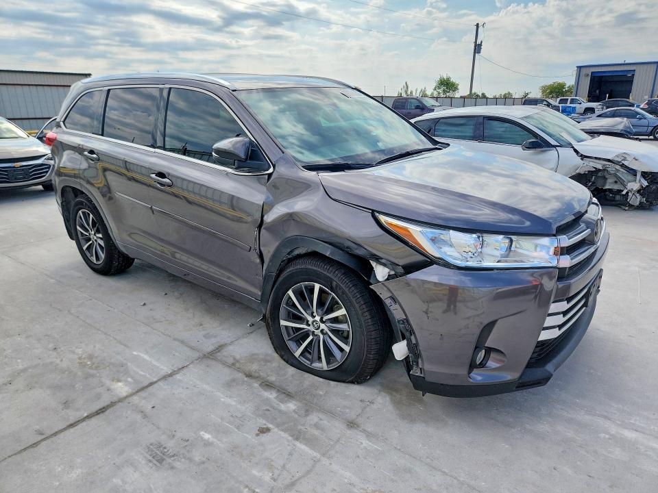 2018 Toyota Highlander მანქანა იყიდება აუქციონზე, vin: 5TDJZRFH2JS528200, აუქციონის ნომერი: 70524006