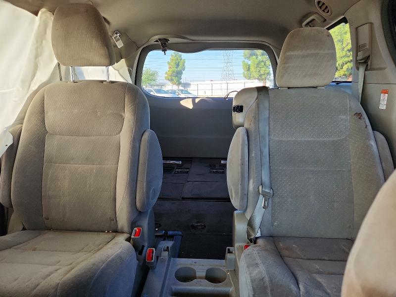 70152986 :رقم المزاد ، 5TDKK3DC1GS762432 vin ، 2016 Toyota Sienna مزاد بيع