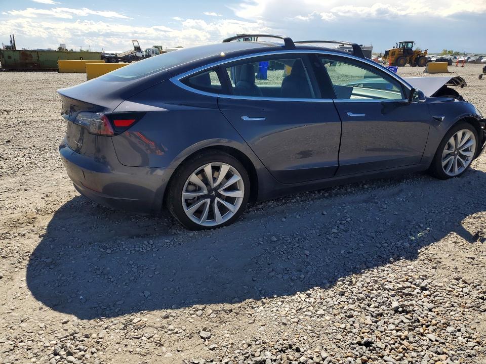 69241336 :رقم المزاد ، 5YJ3E1EB7JF091009 vin ، 2018 Tesla Model 3 مزاد بيع