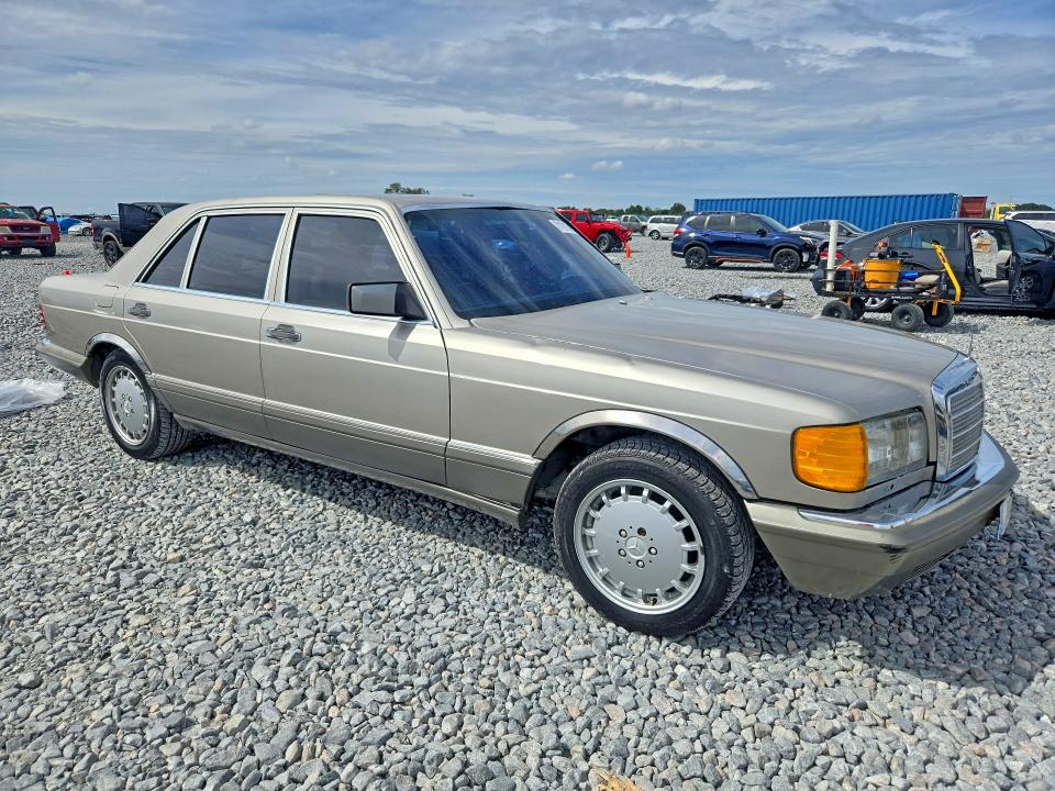 71215616 :رقم المزاد ، WDBCA39D3HA338420 vin ، 1987 Mercedes-benz 560 مزاد بيع