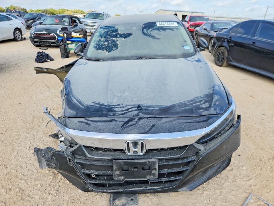 68513356 :رقم المزاد ، 1HGCV2F90JA048076 vin ، 2018 Honda Accord مزاد بيع
