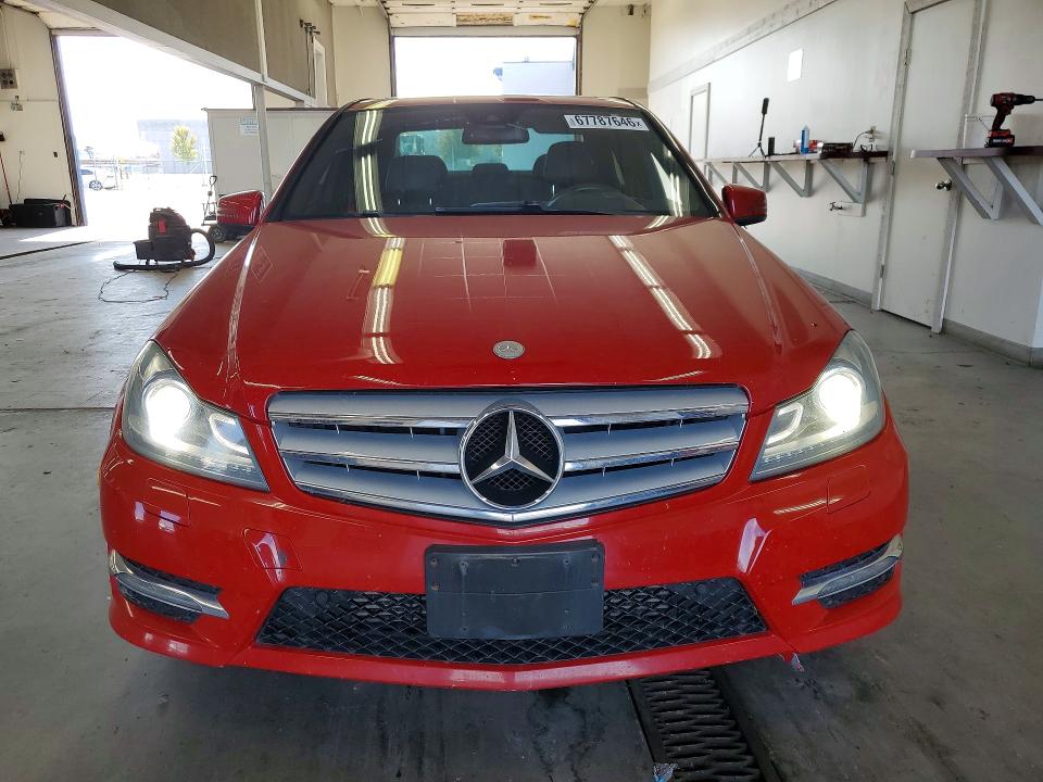 Продажа на аукционе авто 2013 Mercedes-benz C, vin: WDDGF4HB6DR284283, номер лота: 67787646