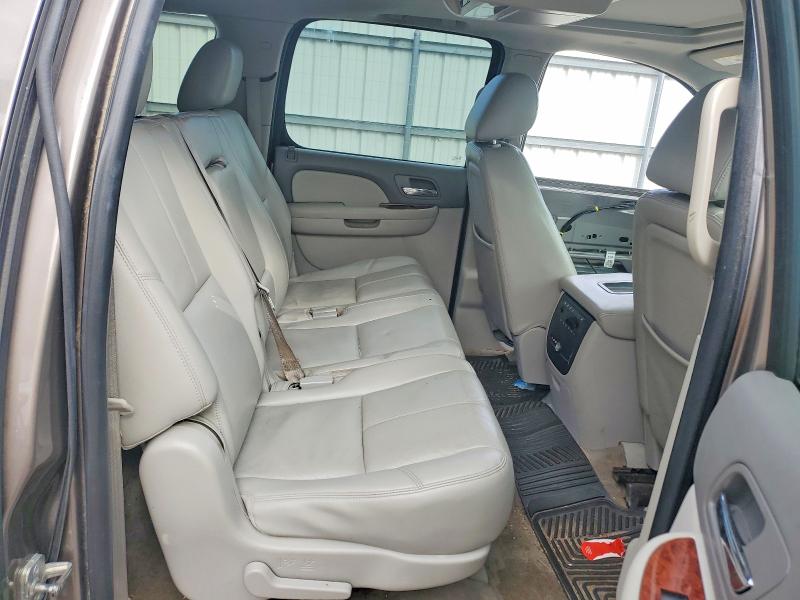 67966926 :رقم المزاد ، 1GNSCJE01ER186561 vin ، 2014 Chevrolet Suburban مزاد بيع
