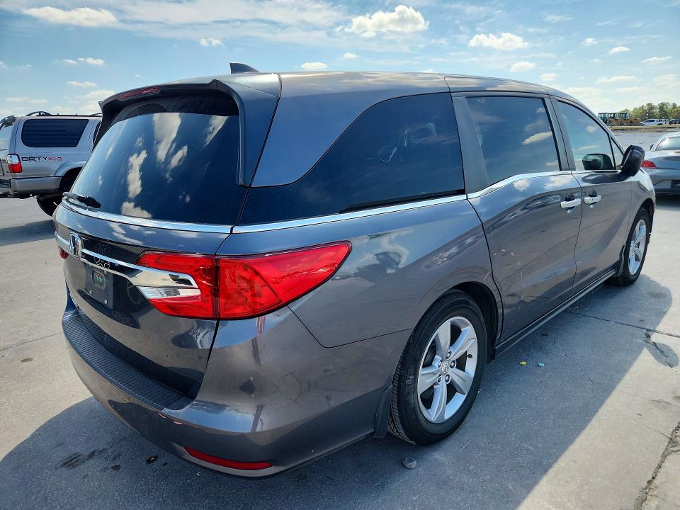 69052916 :رقم المزاد ، 5FNRL6H73JB102480 vin ، 2018 Honda Odyssey مزاد بيع