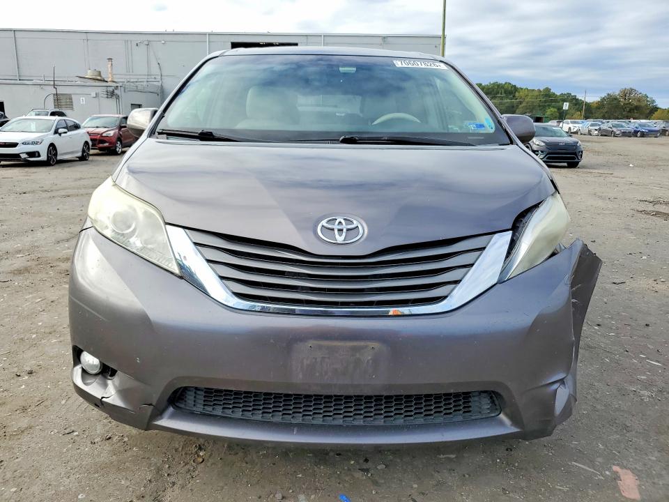 Продажа на аукционе авто 2014 Toyota Sienna, vin: 5TDYK3DCXES428827, номер лота: 70607826