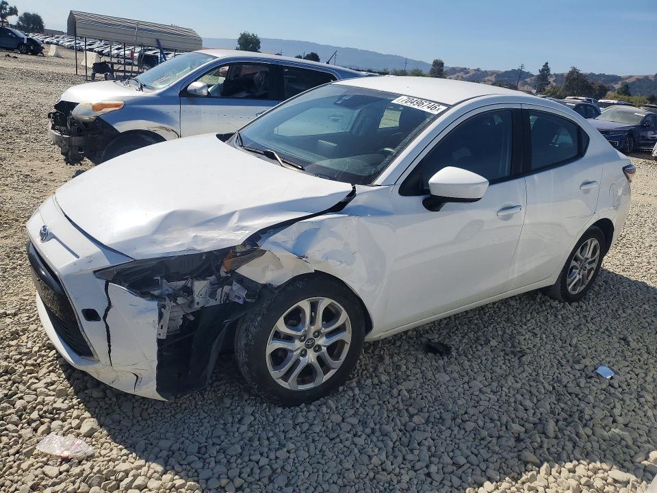 70496746 :رقم المزاد ، 3MYDLBYV2HY180119 vin ، 2017 Toyota Yaris Ia مزاد بيع