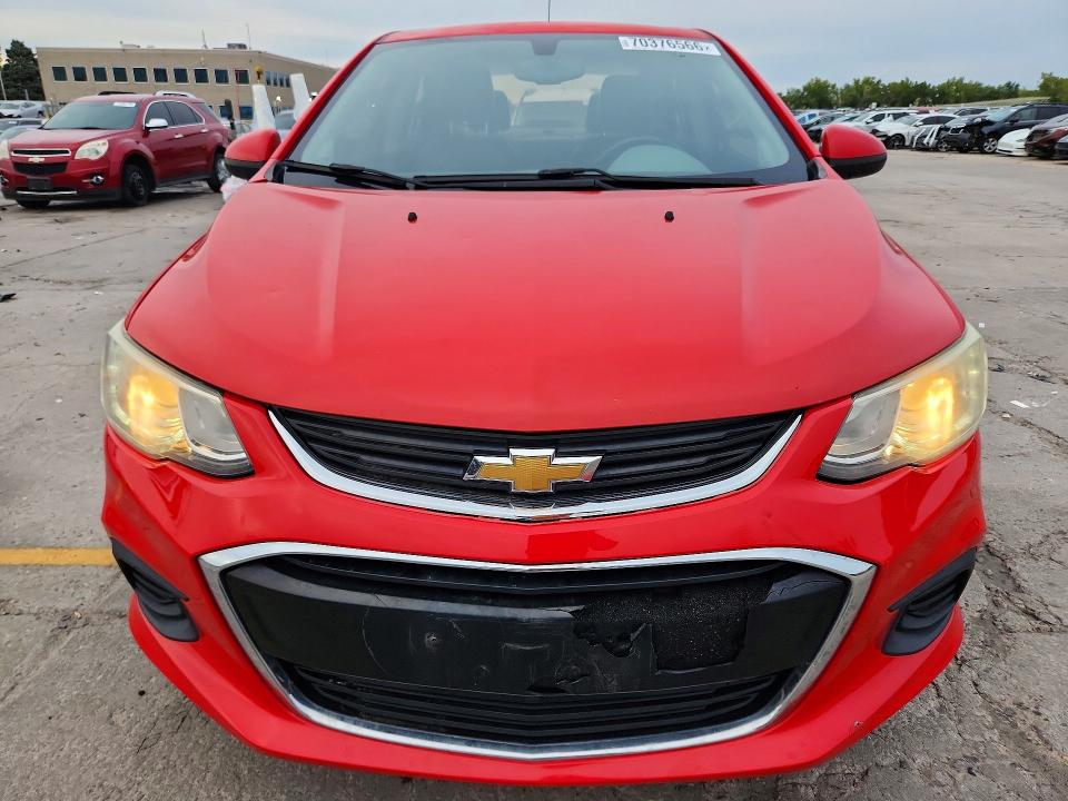 70376566 :رقم المزاد ، 1G1JF5SB3H4117745 vin ، 2017 Chevrolet Sonic مزاد بيع