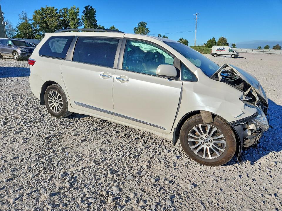 70052026 :رقم المزاد ، 5TDYZ3DC7JS925002 vin ، 2018 Toyota Sienna مزاد بيع