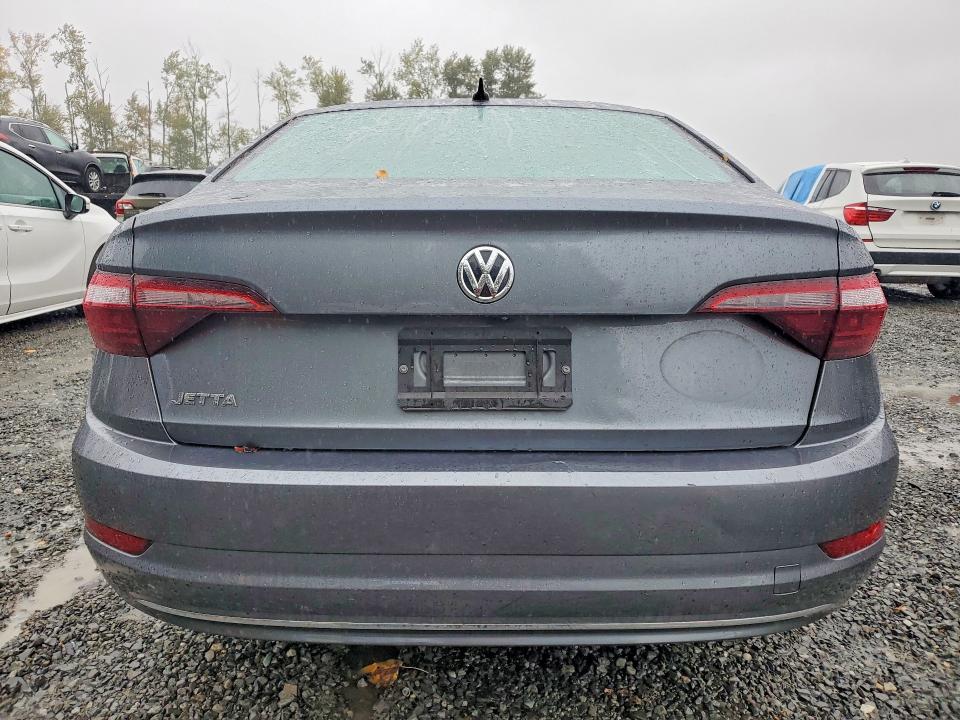 70665776 :رقم المزاد ، 3VWC57BU0MM063834 vin ، 2021 Volkswagen Jetta مزاد بيع