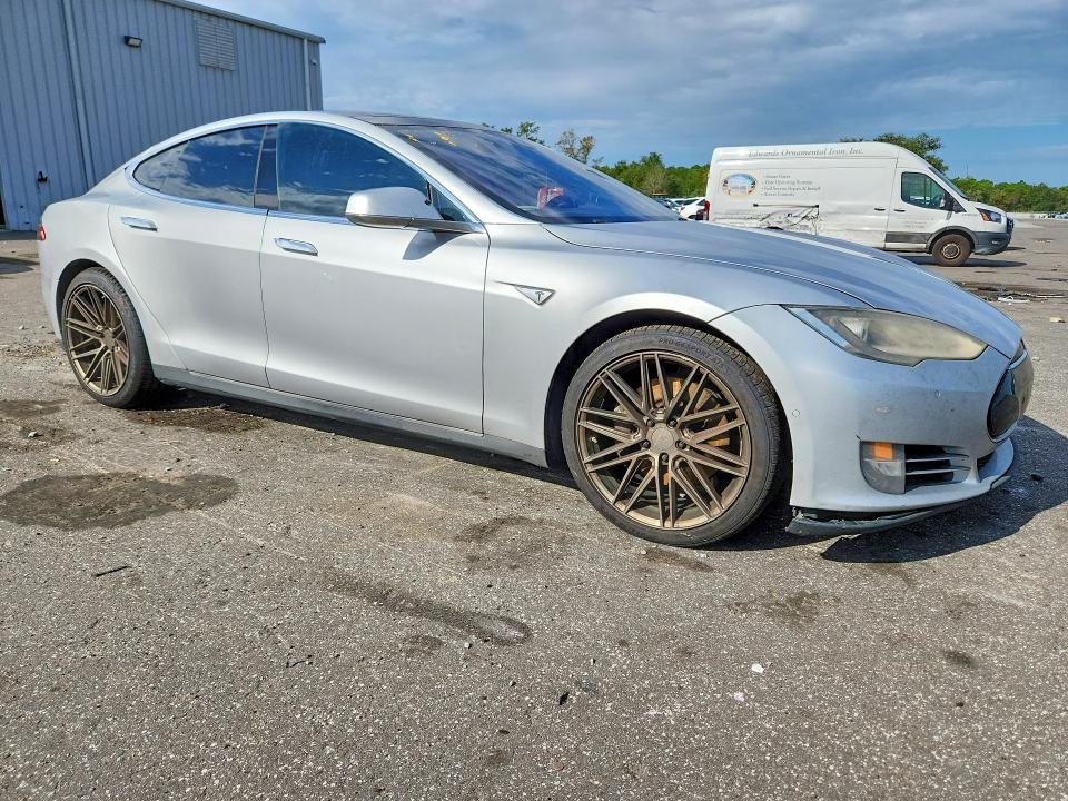 2016 Tesla Model S მანქანა იყიდება აუქციონზე, vin: 5YJSA1E26GF131824, აუქციონის ნომერი: 69651906