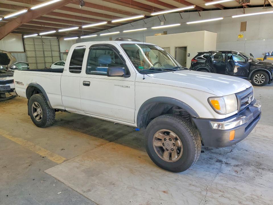 70283136 :رقم المزاد ، 4TAWN72N0YZ612389 vin ، 2000 Toyota Tacoma مزاد بيع