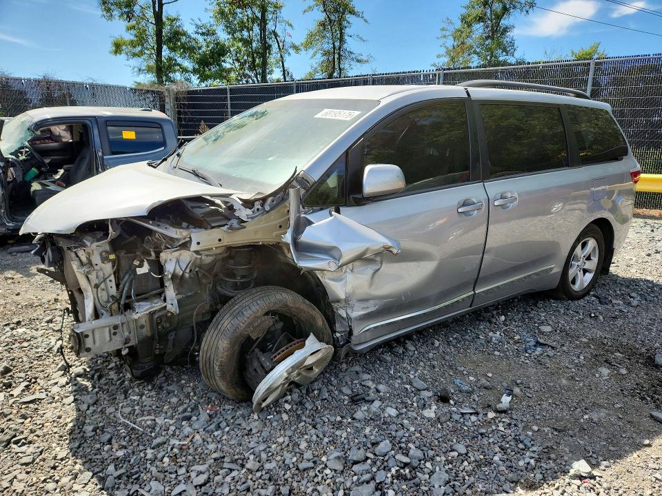 2017 Toyota Sienna მანქანა იყიდება აუქციონზე, vin: 5TDKZ3DC9HS853302, აუქციონის ნომერი: 68195176