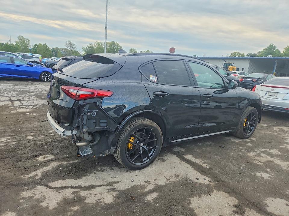 67784296 :رقم المزاد ، ZASPAKBN2M7D19629 vin ، 2021 Alfa Romeo Stelvio مزاد بيع