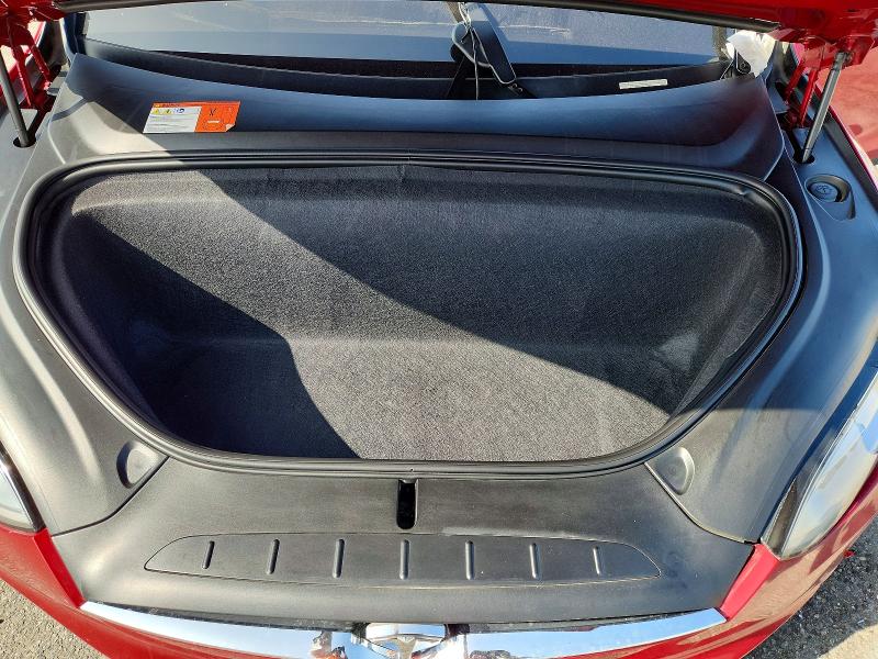 68326356 :رقم المزاد ، 5YJXCDE28JF101961 vin ، 2018 Tesla Model X مزاد بيع
