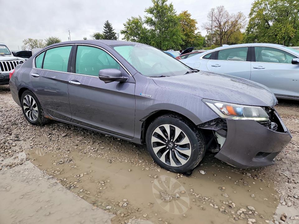 70228666 :رقم المزاد ، 1HGCR6F50FA002683 vin ، 2015 Honda Accord مزاد بيع