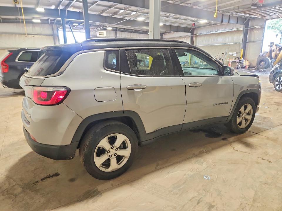 68985056 :رقم المزاد ، 3C4NJDBB2JT263586 vin ، 2018 Jeep Compass مزاد بيع