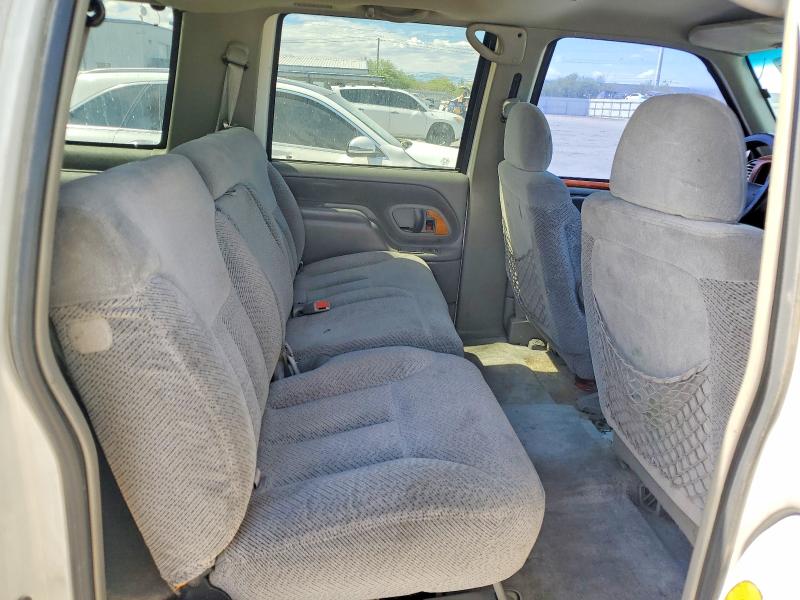 Продажа на аукционе авто 1997 Gmc Suburban, vin: 1GKGC26J6VJ738229, номер лота: 68447936