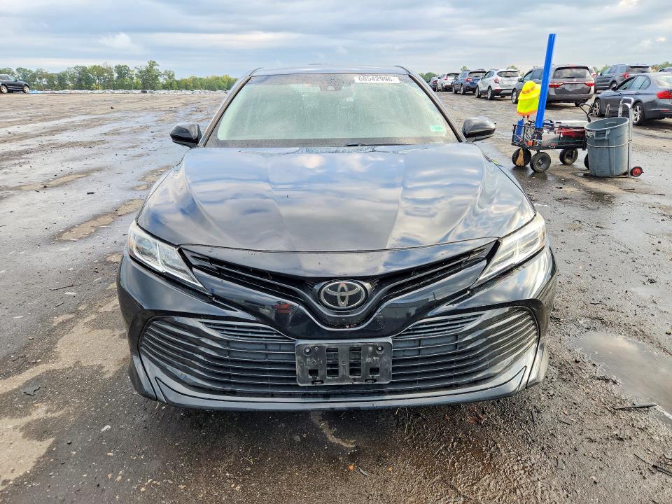 2018 Toyota Camry მანქანა იყიდება აუქციონზე, vin: 4T1B11HK1JU072686, აუქციონის ნომერი: 68542996