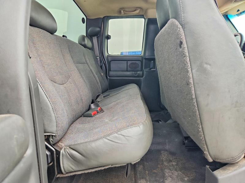 69575236 :رقم المزاد ، 1GCHC29U73E218505 vin ، 2003 Chevrolet Silverado مزاد بيع