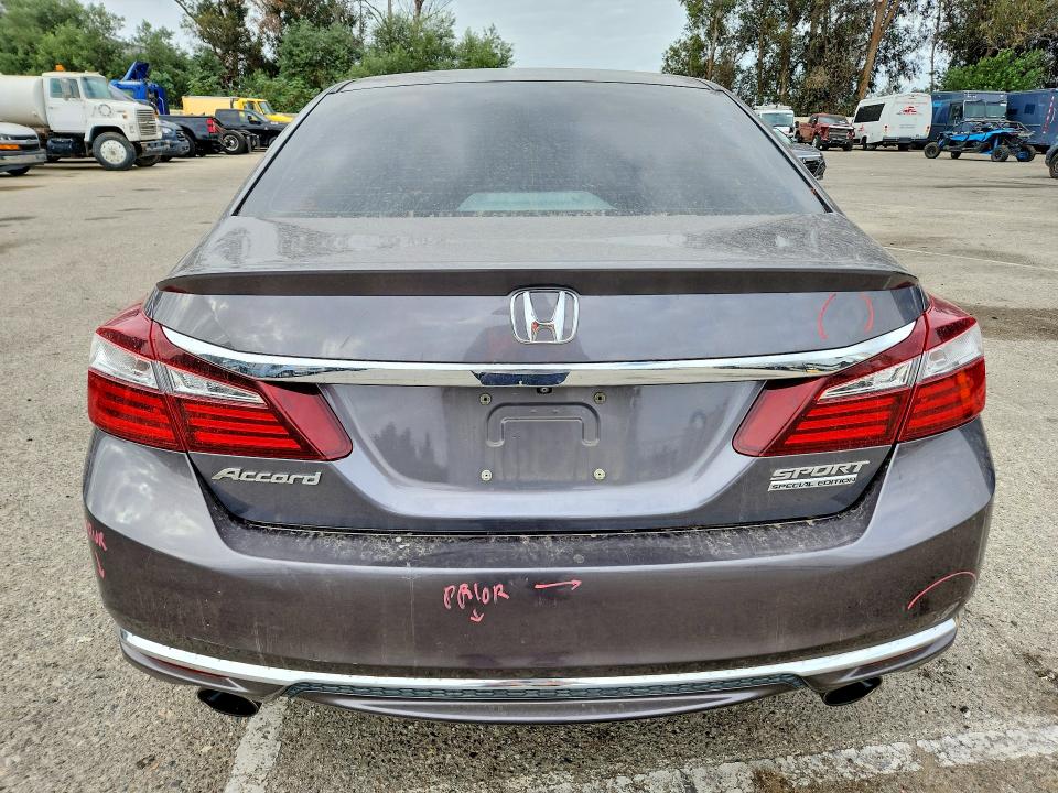 Продажа на аукционе авто 2017 Honda Accord, vin: 1HGCR2F10HA120063, номер лота: 68981436