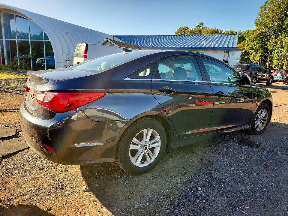 68137606 :رقم المزاد ، 5NPEB4AC6EH889445 vin ، 2014 Hyundai Sonata مزاد بيع