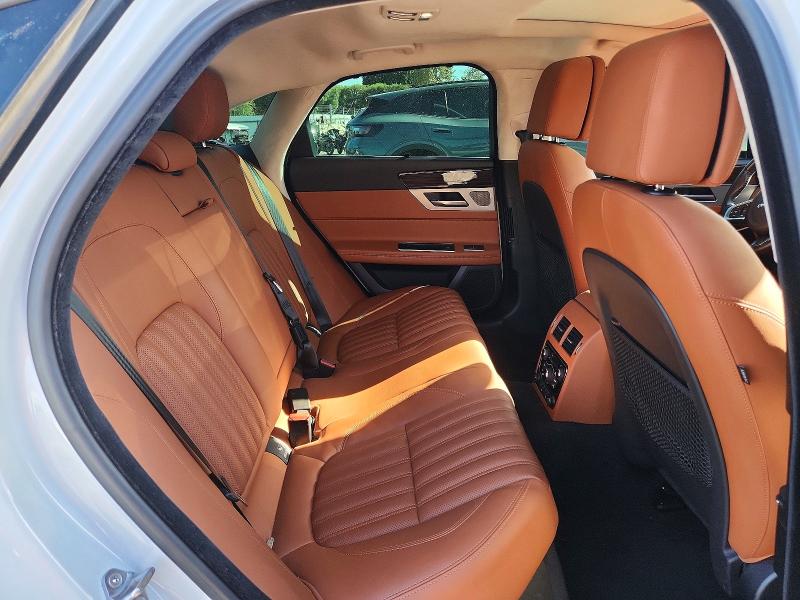 Auction sale of the 2018 Jaguar Xf, vin: SAJBH4EV2JCY53367, lot number: 68102596