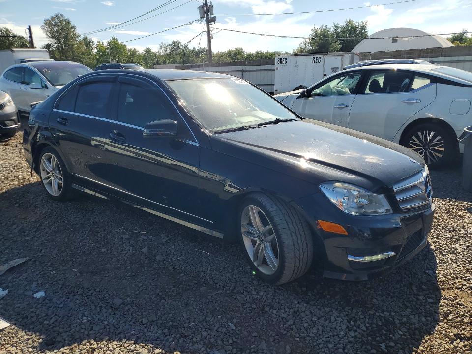 2013 Mercedes-benz C მანქანა იყიდება აუქციონზე, vin: WDDGF8AB9DR246046, აუქციონის ნომერი: 68696646