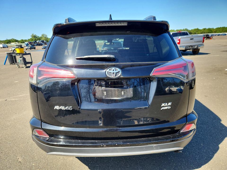 Продаж на аукціоні авто 2018 Toyota Rav4, vin: 2T3RFREV0JW825435, номер лоту: 68788716