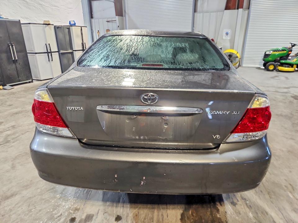 2005 Toyota Camry მანქანა იყიდება აუქციონზე, vin: 4T1BF30K45U593450, აუქციონის ნომერი: 69563226