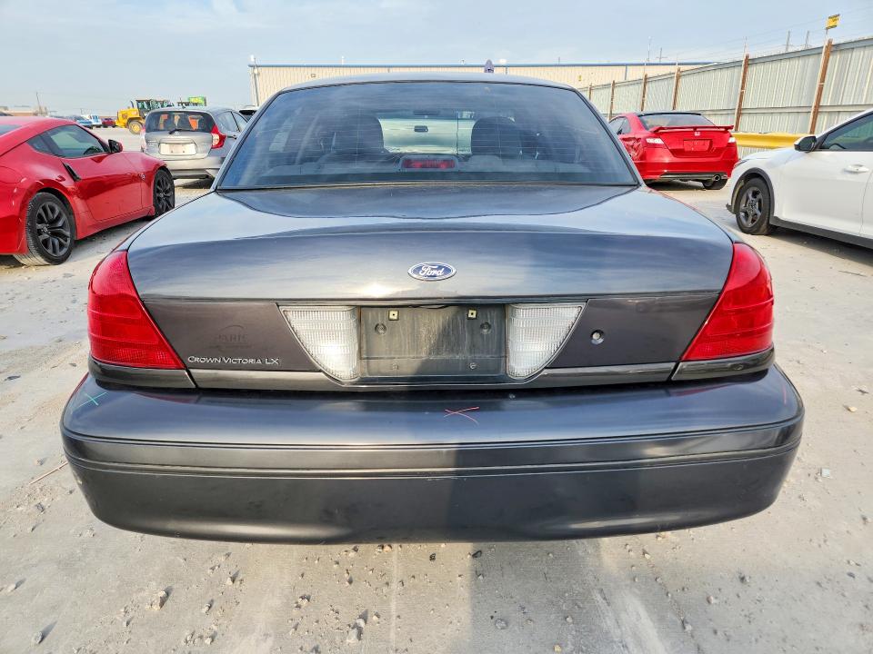 2004 Ford Crown Victoria მანქანა იყიდება აუქციონზე, vin: 2FAHP74W44X180912, აუქციონის ნომერი: 70003116