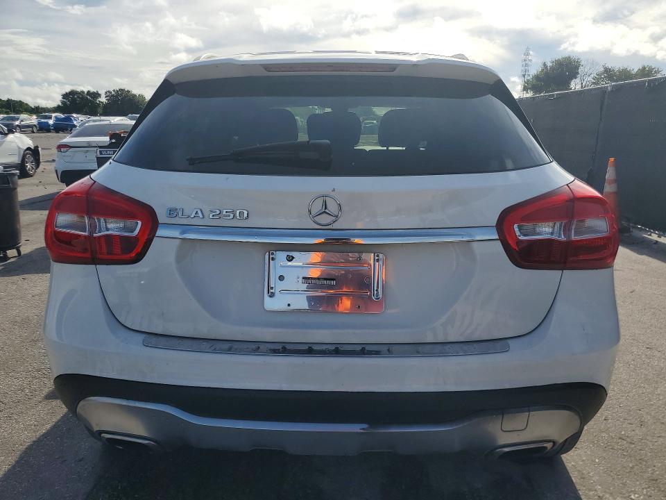 68133946 :رقم المزاد ، WDCTG4EB3JJ521469 vin ، 2018 Mercedes-benz Gla مزاد بيع