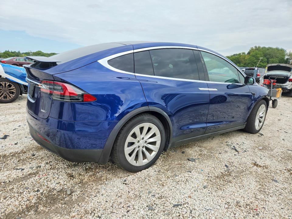 68593356 :رقم المزاد ، 5YJXCBE22JF087091 vin ، 2018 Tesla Model X مزاد بيع