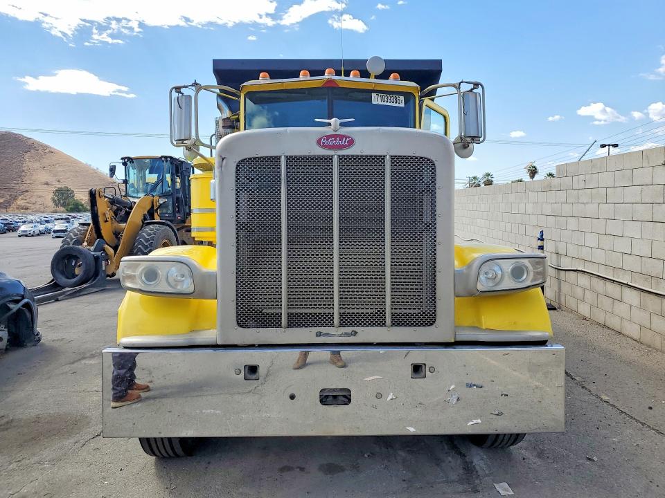 71039386 :رقم المزاد ، 1NPWL78X7CD143741 vin ، 2012 Peterbilt 388 مزاد بيع