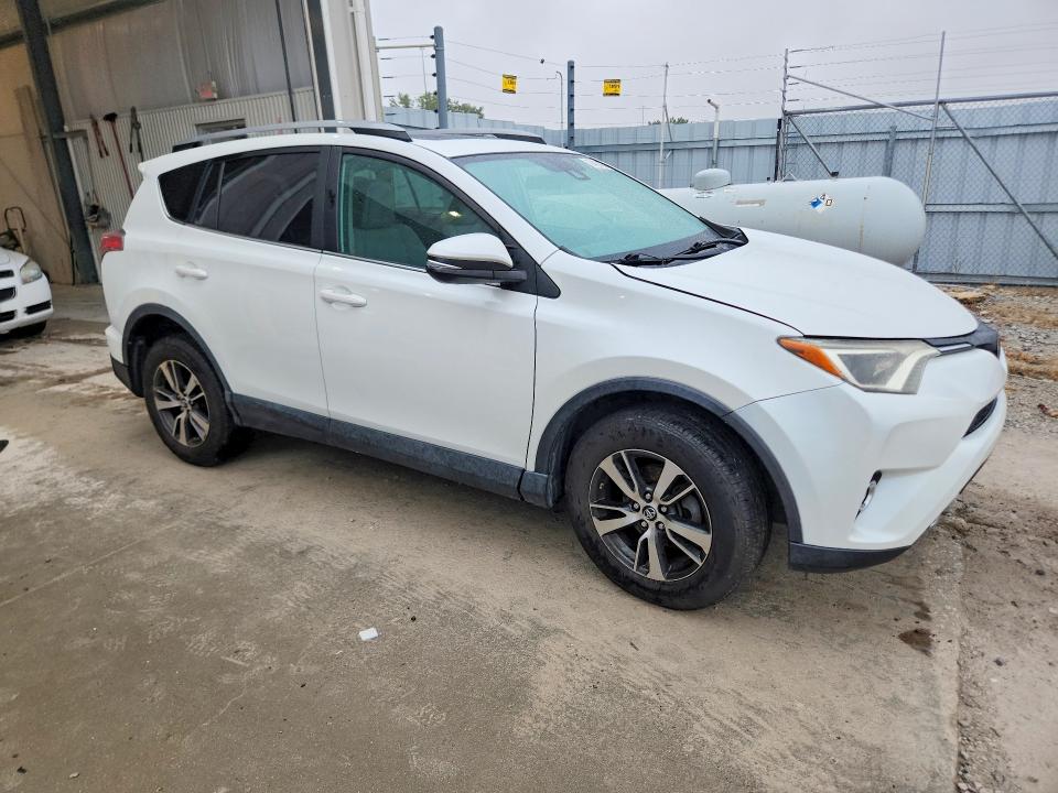 Продажа на аукционе авто 2017 Toyota Rav4, vin: 2T3RFREV8HW556708, номер лота: 70429426