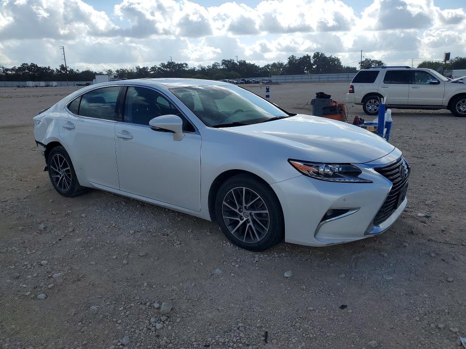 68343776 :رقم المزاد ، 58ABK1GG7JU098163 vin ، 2018 Lexus Es مزاد بيع