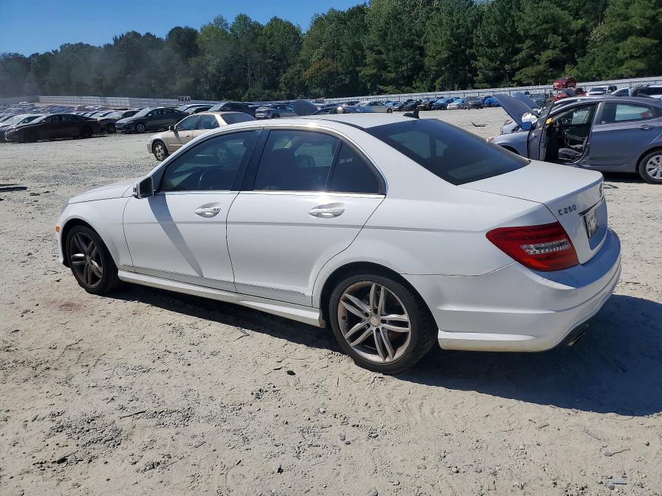 Продажа на аукционе авто 2013 Mercedes-benz C, vin: WDDGF4HB5DG090999, номер лота: 70821316