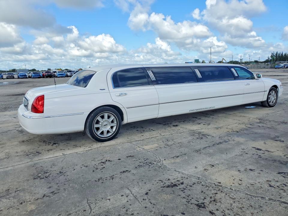 Aukcja sprzedaży 2008 Lincoln Town Car, vin: 2L1FM88W08X658708, numer aukcji: 70557396