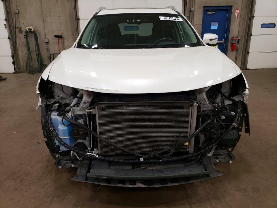 70673026 :رقم المزاد ، 5N1AT2MV7HC896512 vin ، 2017 Nissan Rogue مزاد بيع