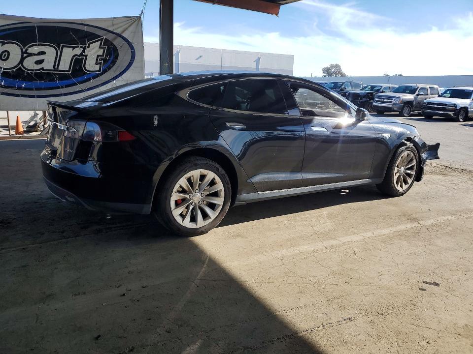 Продажа на аукционе авто 2015 Tesla Model S, vin: 5YJSA1E47FF117463, номер лота: 67867336