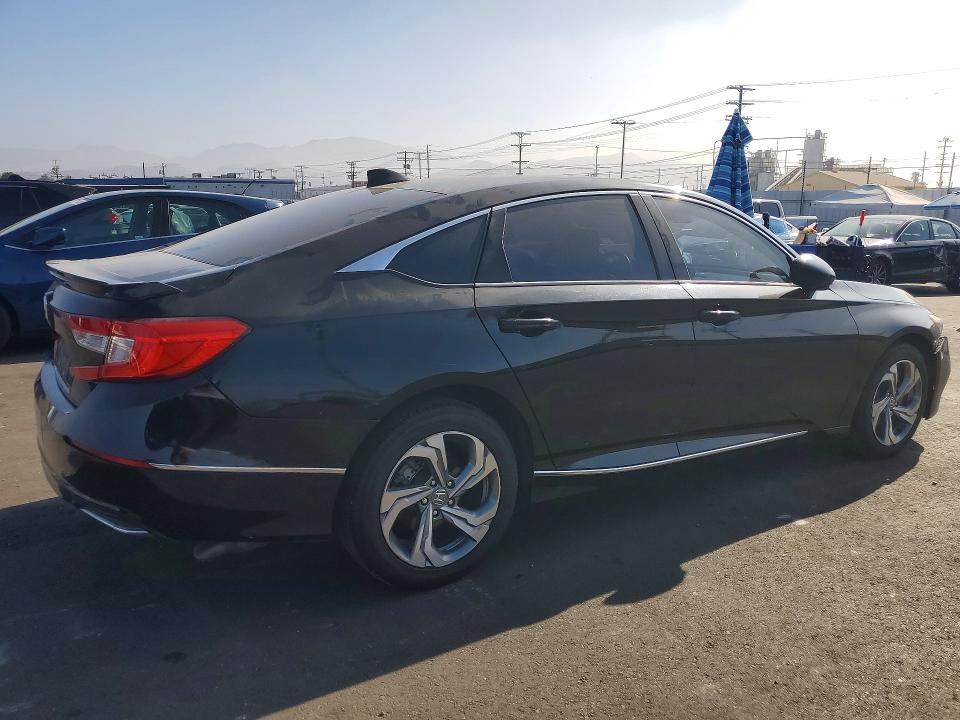 Продажа на аукционе авто 2018 Honda Accord, vin: 1HGCV1F40JA117766, номер лота: 69780676