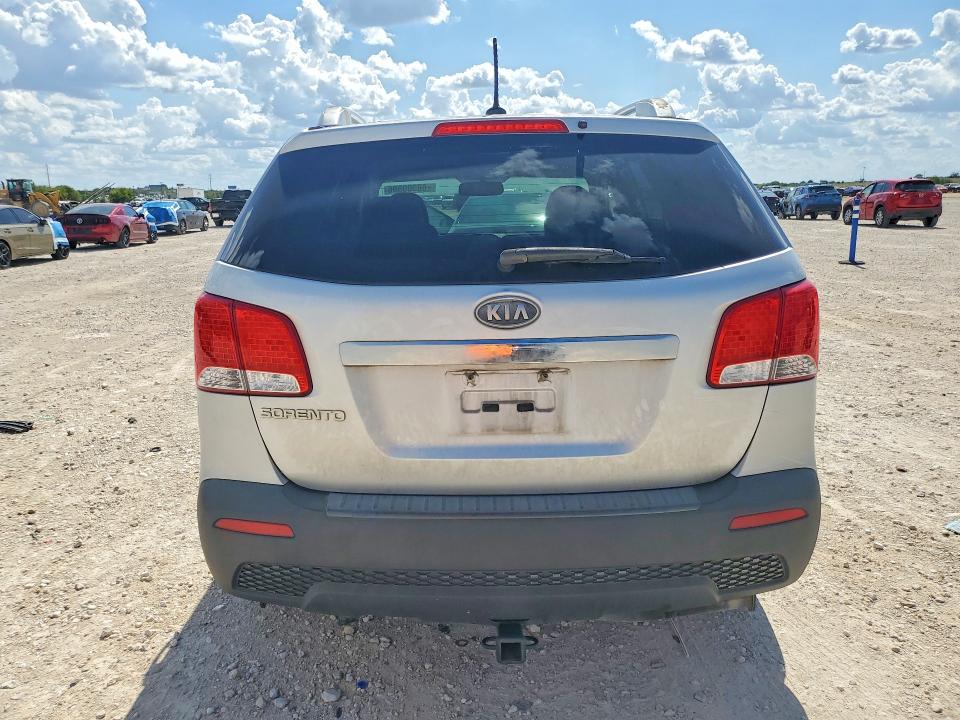 2013 Kia Sorento მანქანა იყიდება აუქციონზე, vin: 5XYKTDA24DG343806, აუქციონის ნომერი: 68300806