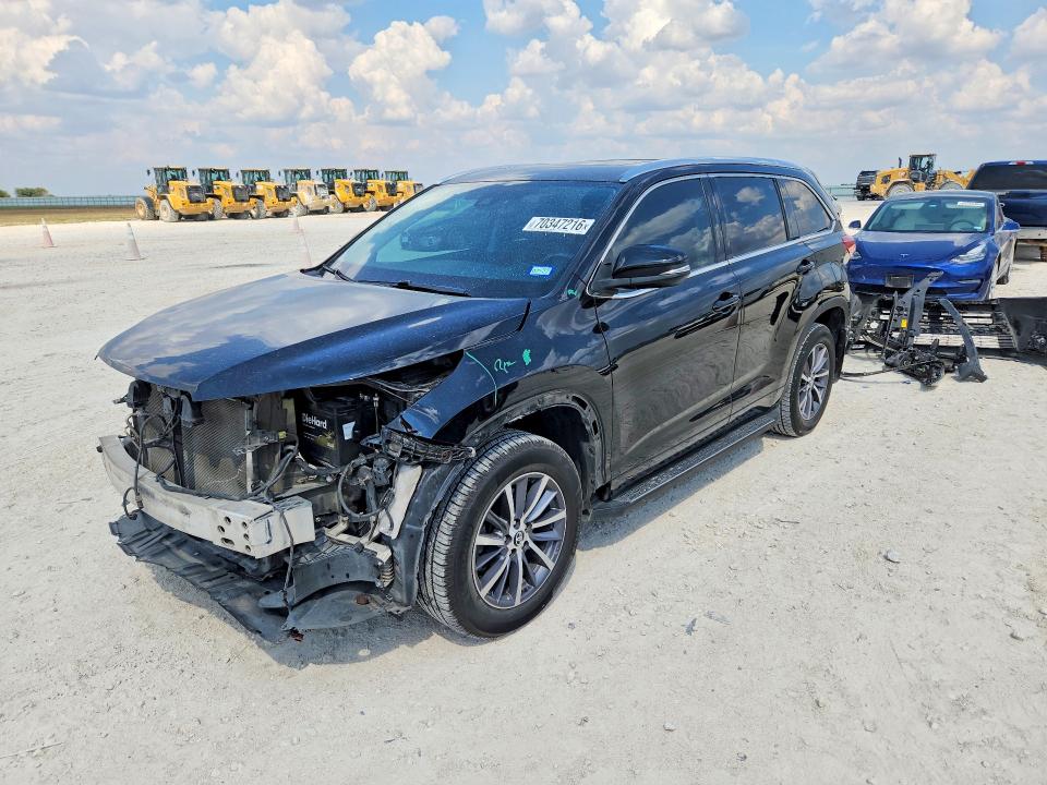Продажа на аукционе авто 2018 Toyota Highlander, vin: 5TDKZRFH5JS546811, номер лота: 70347216