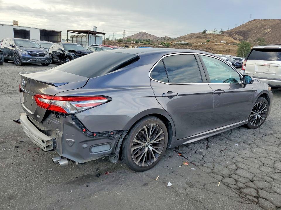 Продажа на аукционе авто 2018 Toyota Camry, vin: 4T1B11HK8JU647057, номер лота: 68213126