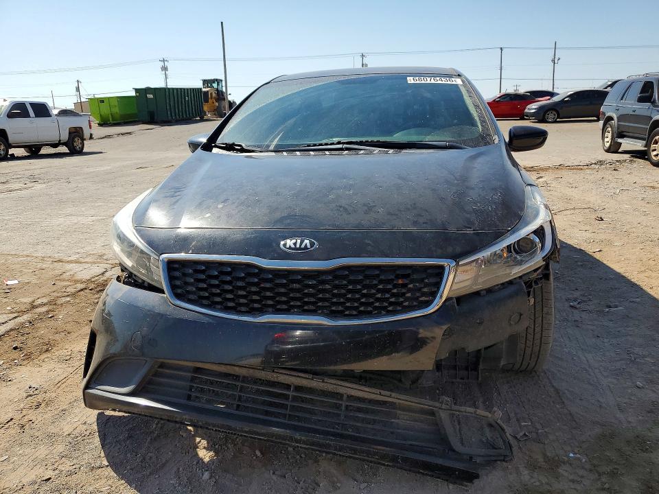 68076436 :رقم المزاد ، 3KPFK4A75JE228334 vin ، 2018 Kia Forte مزاد بيع